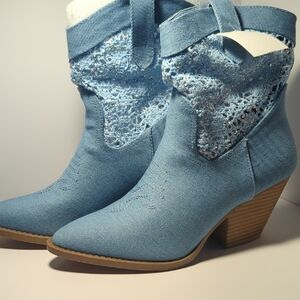 Forever 21 Light Blue Denim Western Heeled Sparkle Rhinestone Boots sz 8.5